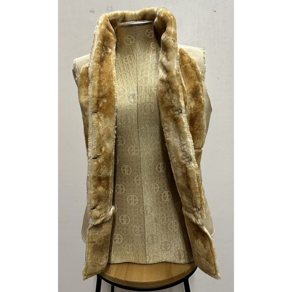 Romeo + Juliet Couture women size medium faux fur polyester vest - Picture 6 of 11